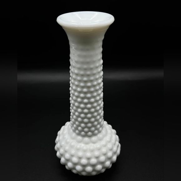 Vintage EO Brody White Milk Hobnail Vase - Picture 2 of 6